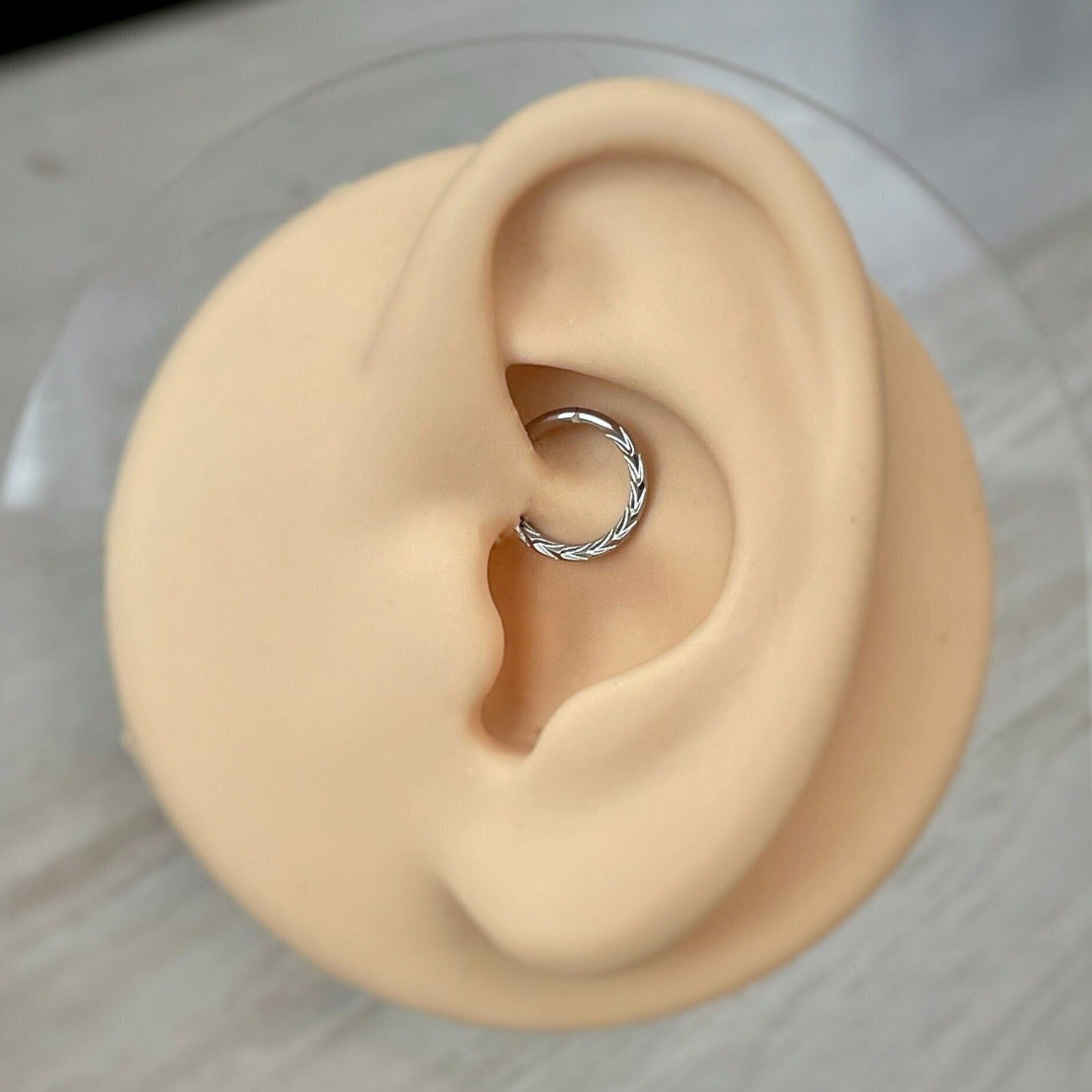 Le Minimaliste Daith Earring-Daith Earring-Elara Body Jewelry
