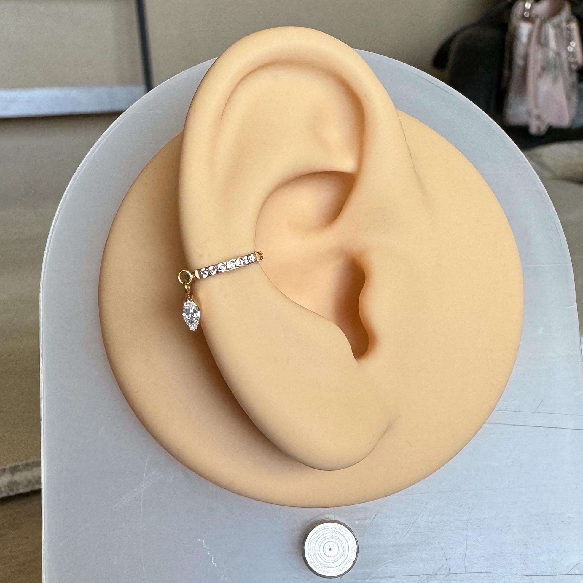 Lueur Solitaire Conch Earring-Cartilage Earring-Elara Body Jewelry