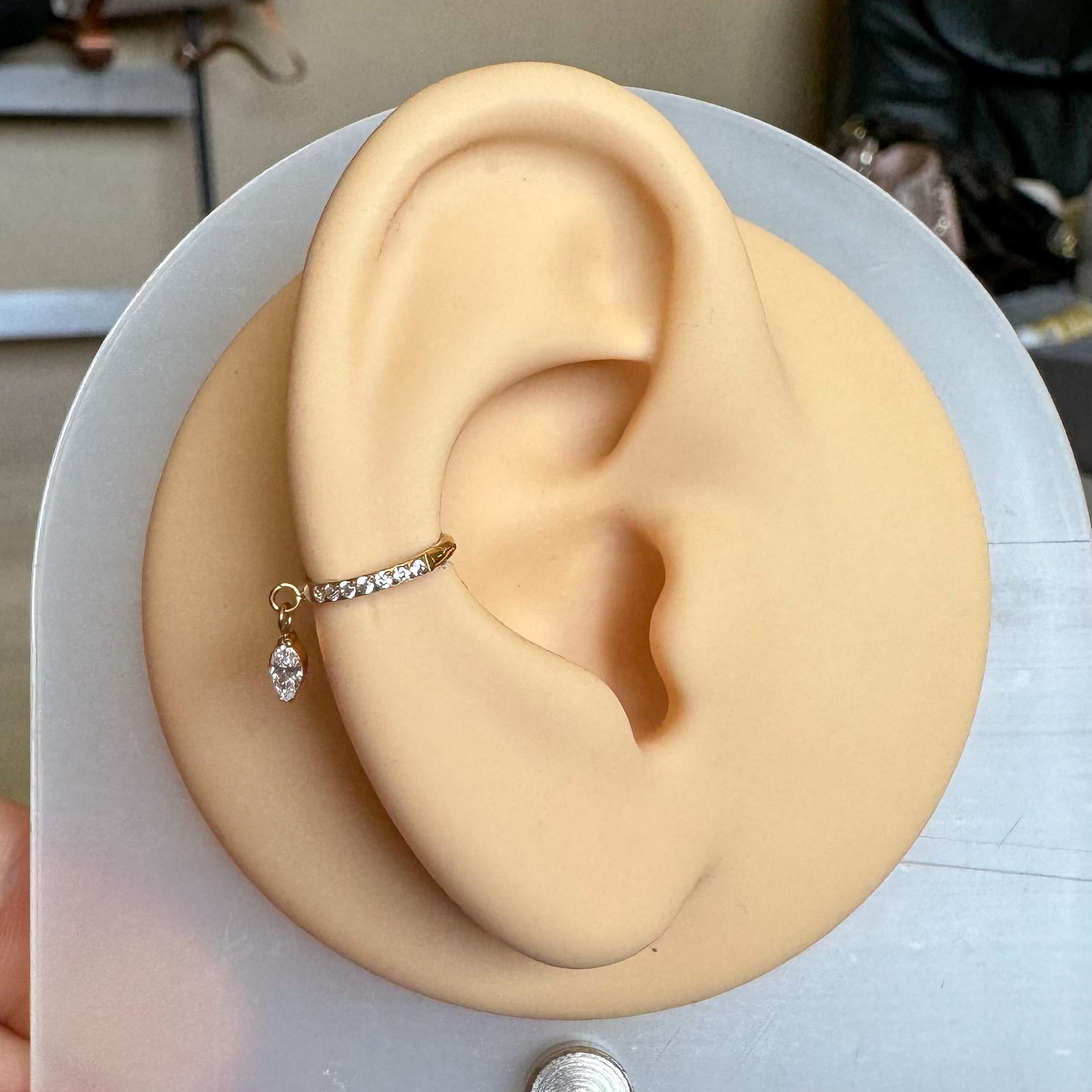 Lueur Solitaire Conch Earring-Cartilage Earring-Elara Body Jewelry