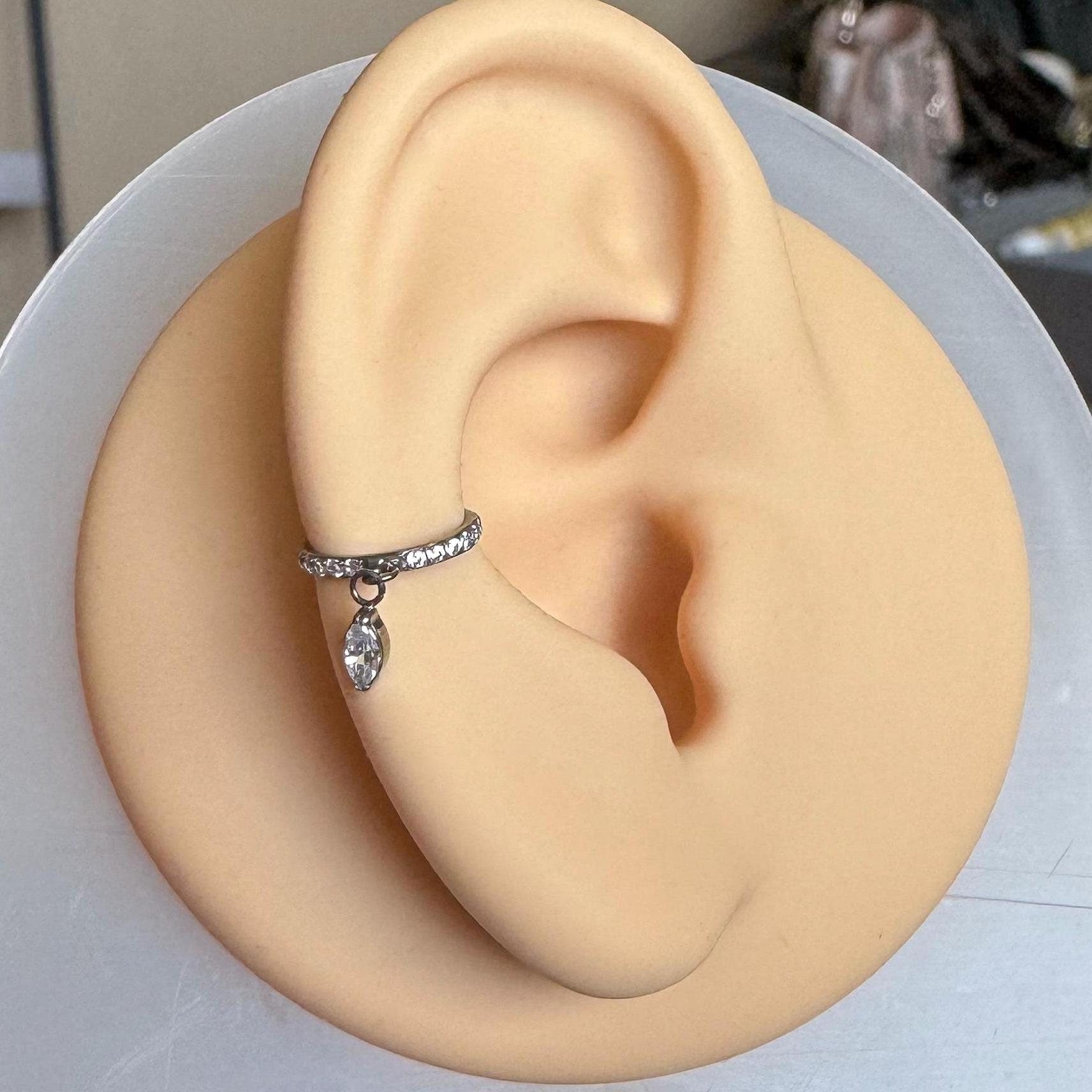 Lueur Solitaire Conch Earring-Cartilage Earring-Silver-8mm Inner Diameter-Elara Body Jewelry