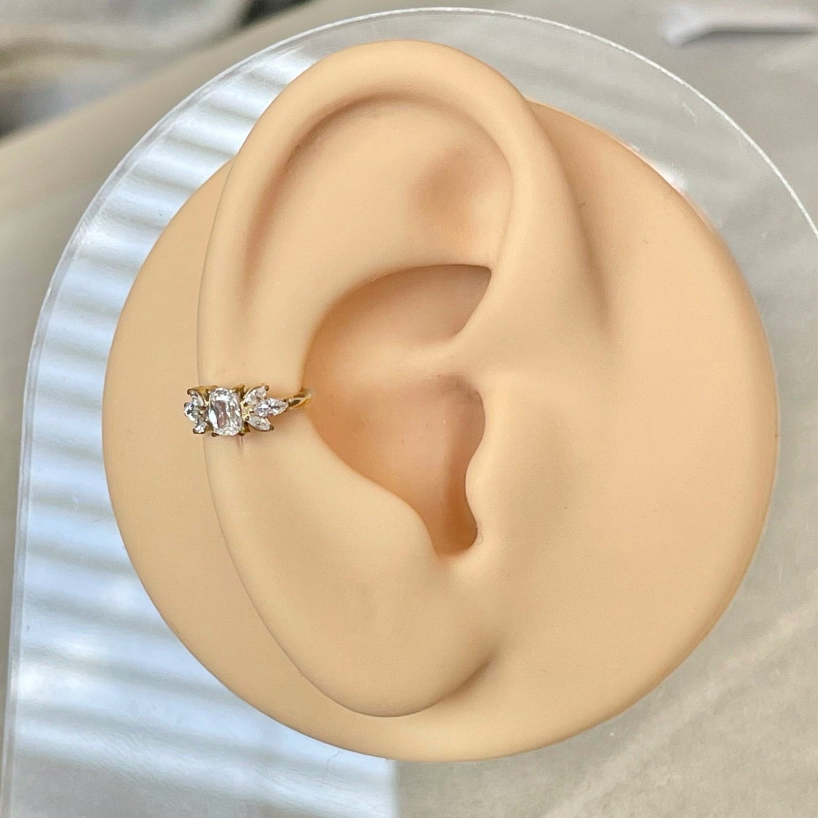 Isolde’s Glow Conch Earring-Segmented Hoop Clicker-Gold-8mm Inner Diameter-Elara Body Jewelry