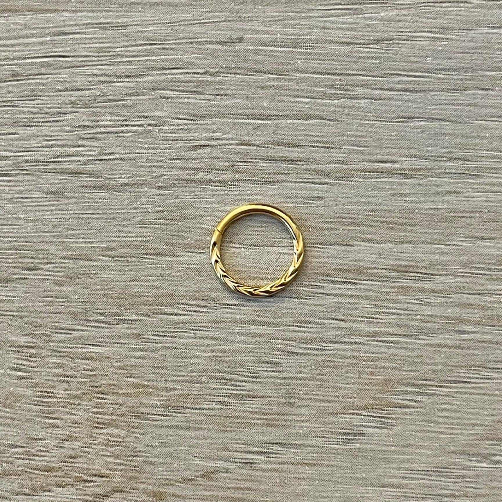 Le Minimaliste Daith Earring-Daith Earring-Elara Body Jewelry