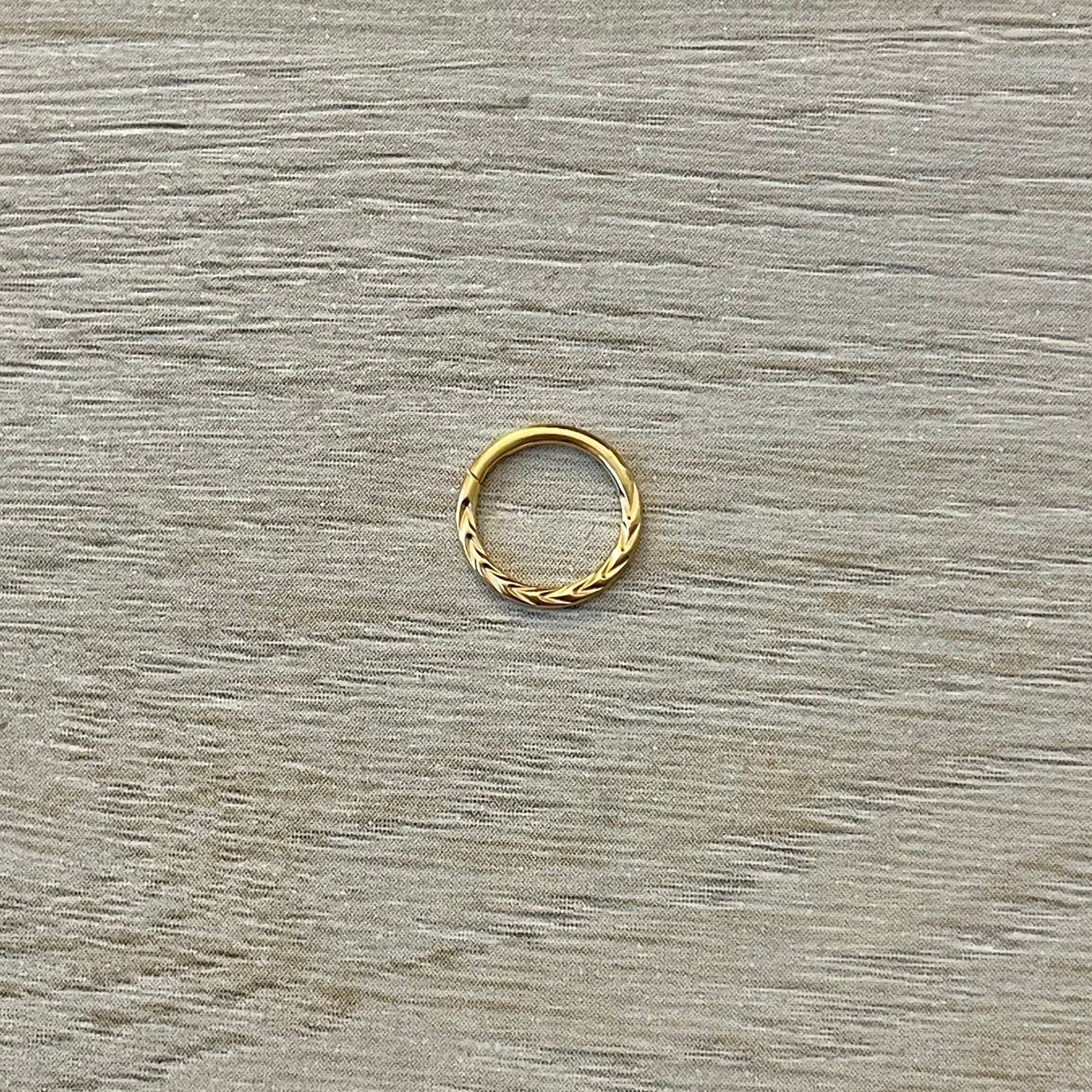 Le Minimaliste Daith Earring-Daith Earring-Elara Body Jewelry