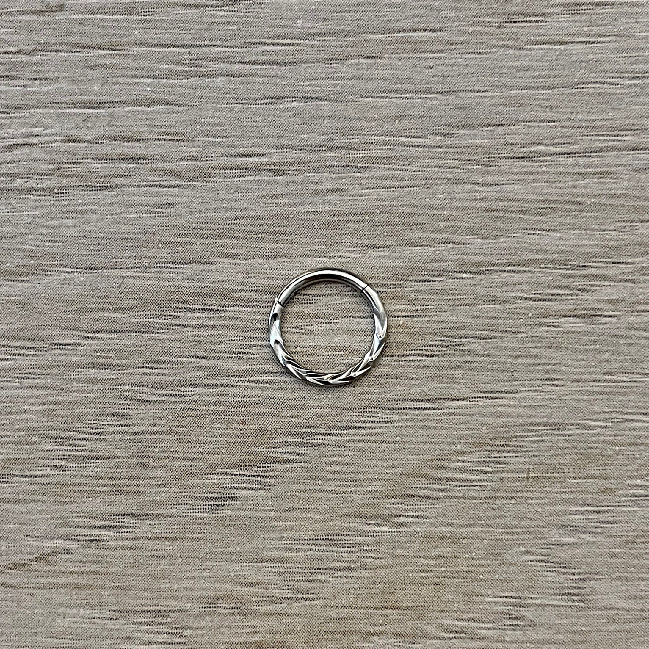 Le Minimaliste Daith Earring-Daith Earring-Elara Body Jewelry