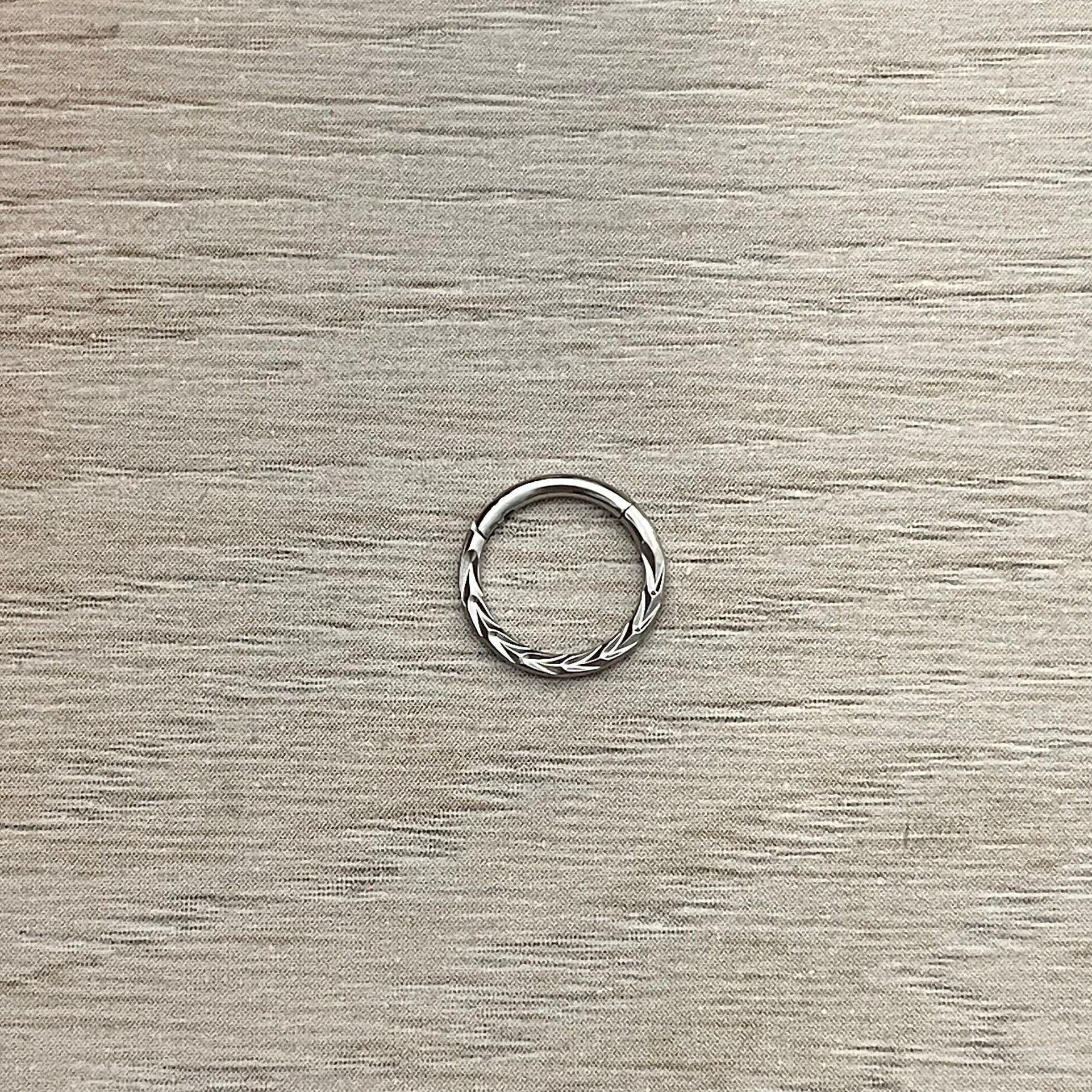 Le Minimaliste Daith Earring-Daith Earring-Elara Body Jewelry