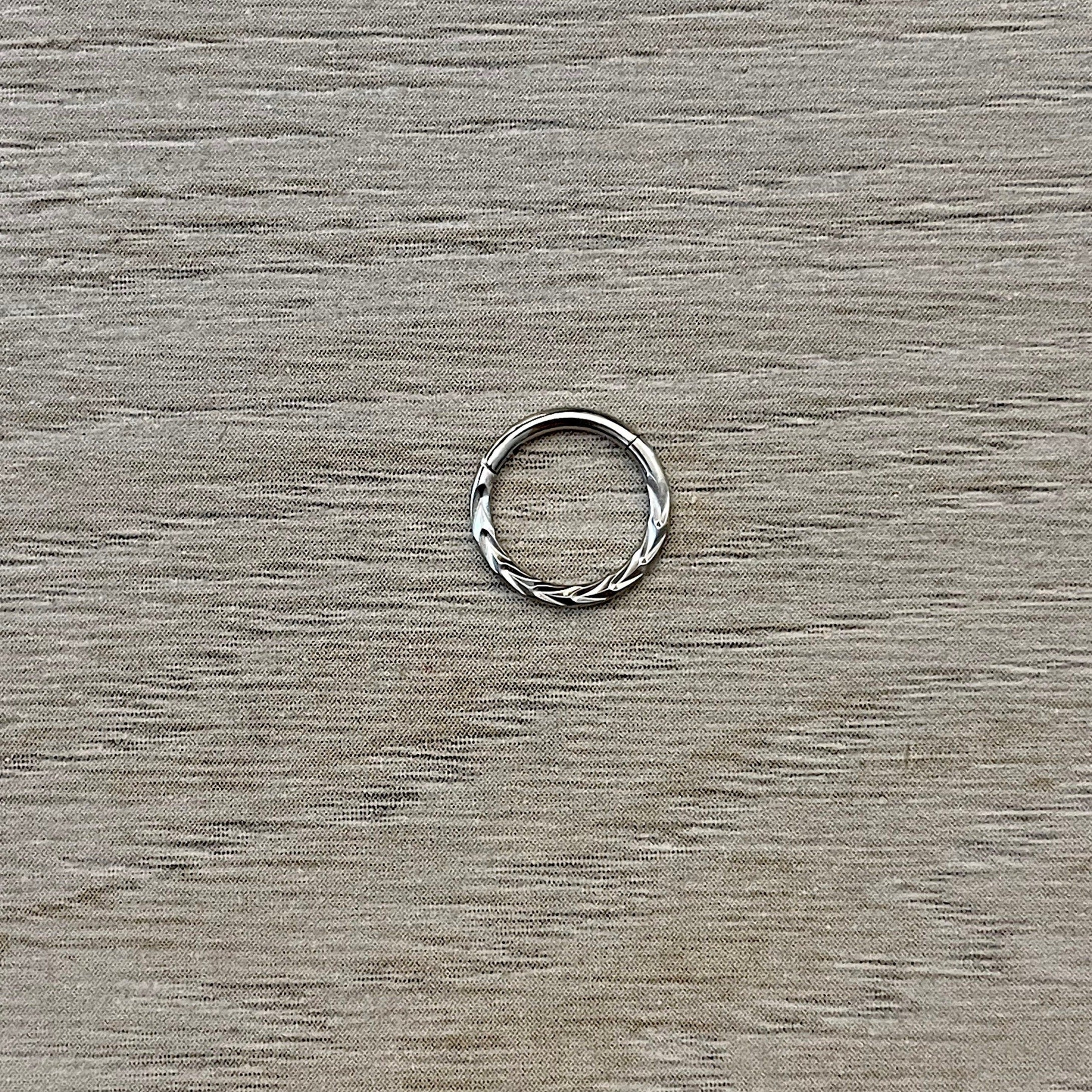 Le Minimaliste Daith Earring-Daith Earring-Elara Body Jewelry