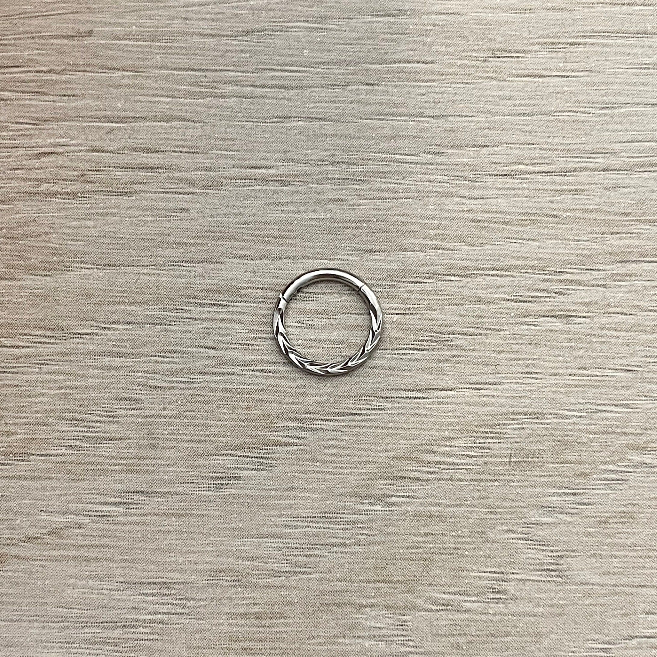 Le Minimaliste Daith Earring-Daith Earring-Silver-6mm-Elara Body Jewelry