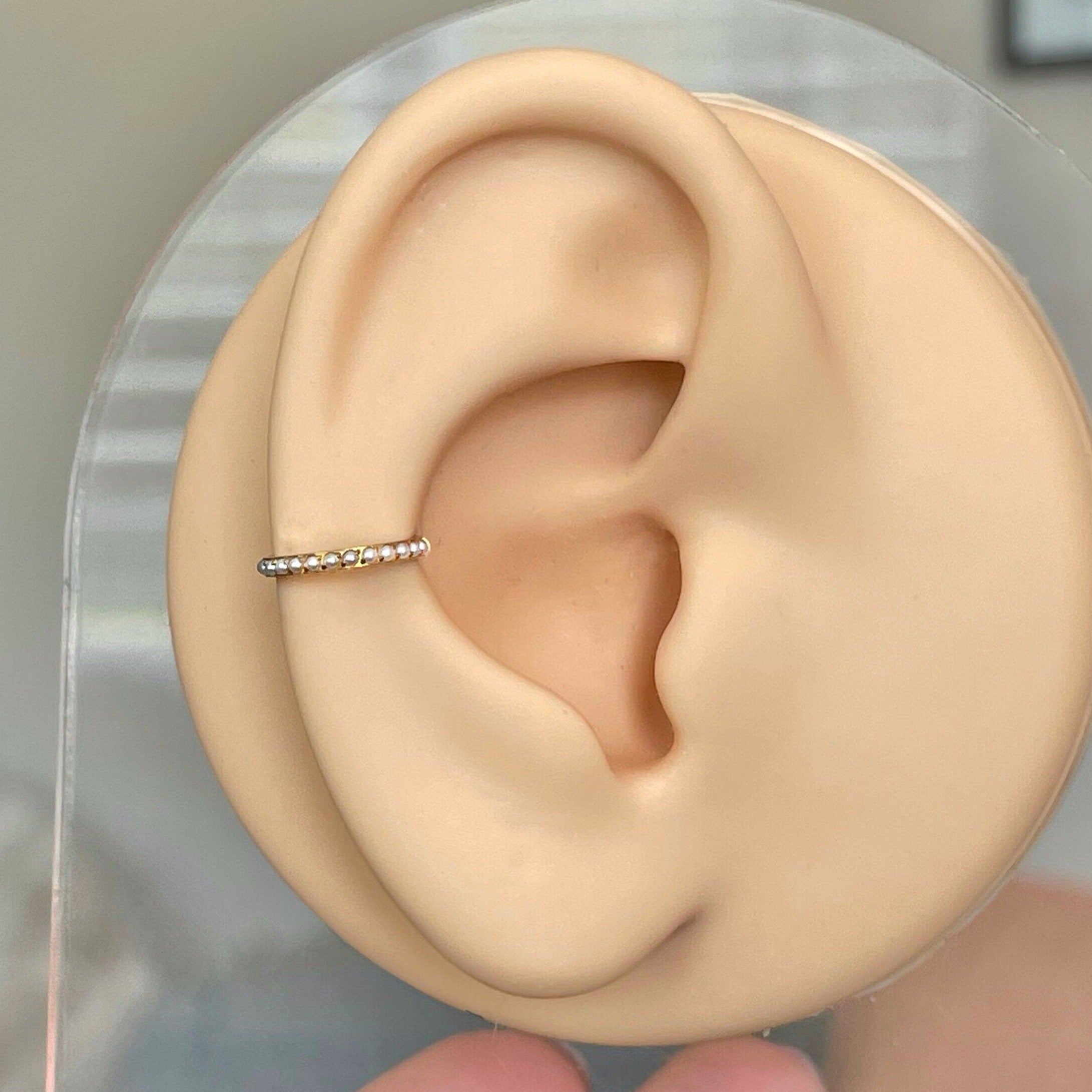 Lune de Perle Conch Earring-Segmented Hoop Clicker-8mm Inner Diameter-Gold-Elara Body Jewelry