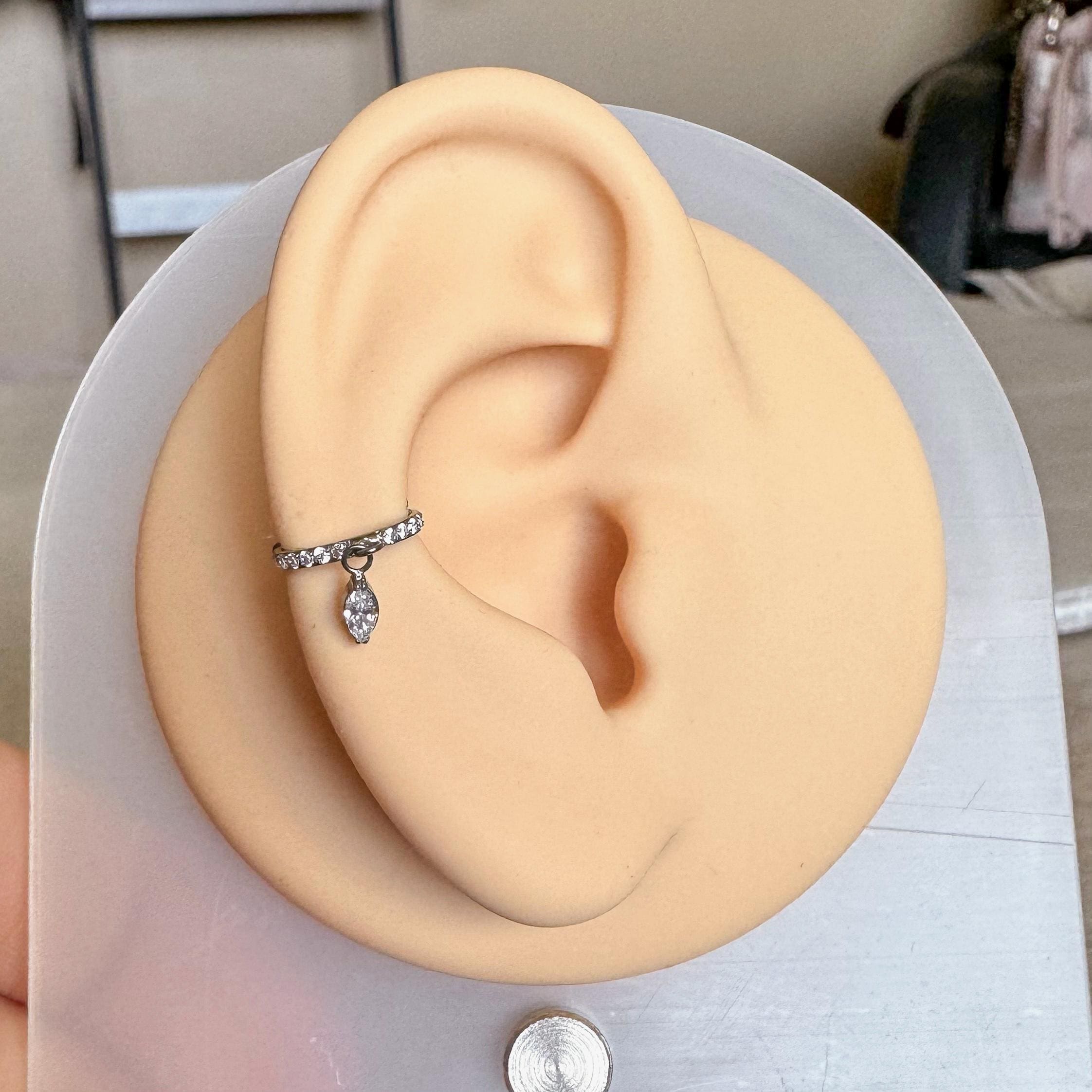 Lueur Solitaire Conch Earring-Cartilage Earring-Elara Body Jewelry