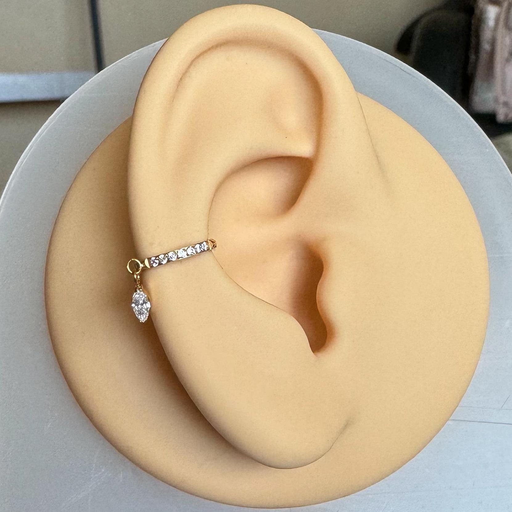 Lueur Solitaire Conch Earring-Cartilage Earring-Elara Body Jewelry
